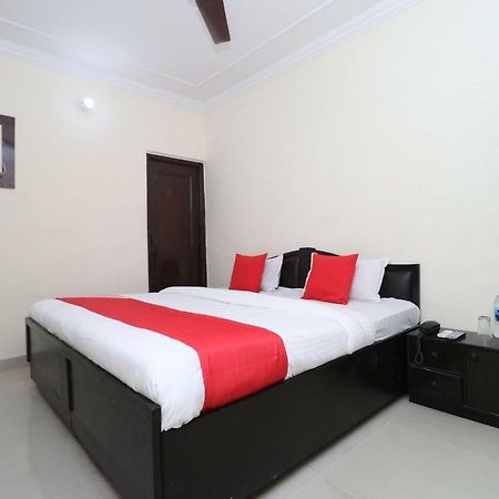 Oyo 37721 Hotel Kings Pathānkot Buitenkant foto