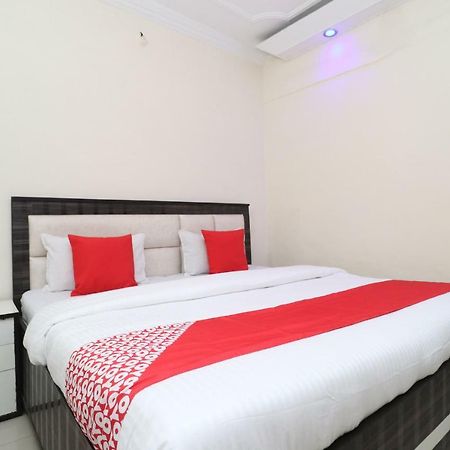 Oyo 37721 Hotel Kings Pathānkot Buitenkant foto