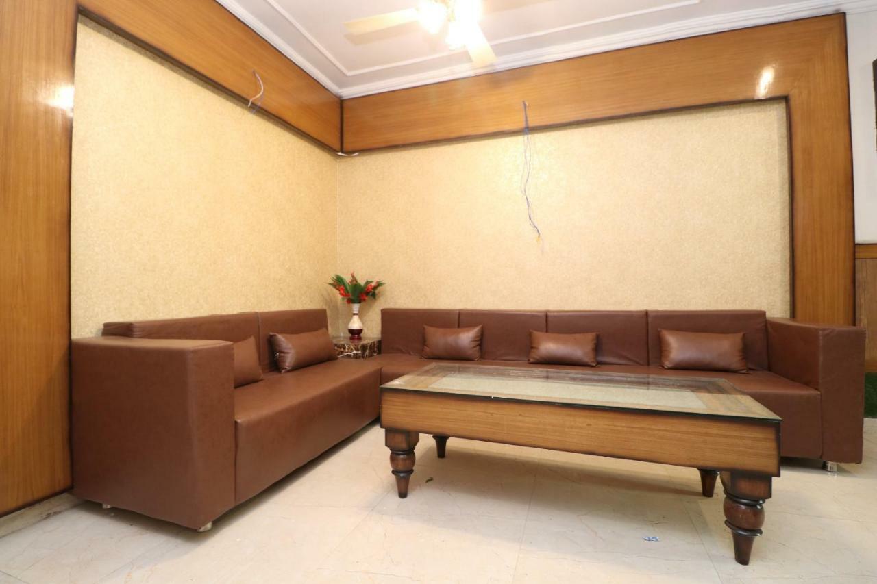 Oyo 37721 Hotel Kings Pathānkot Buitenkant foto