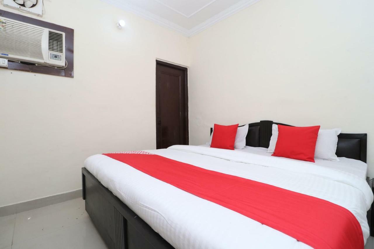 Oyo 37721 Hotel Kings Pathānkot Buitenkant foto