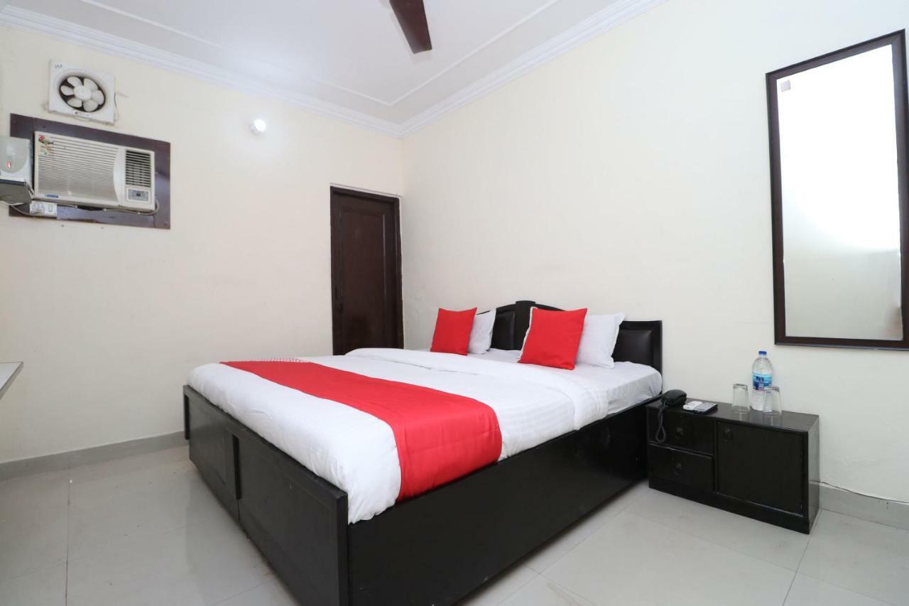 Oyo 37721 Hotel Kings Pathānkot Buitenkant foto