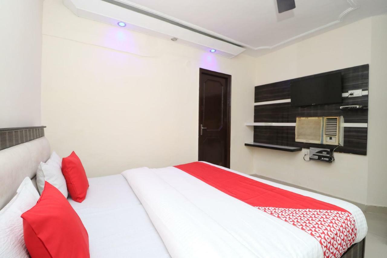 Oyo 37721 Hotel Kings Pathānkot Buitenkant foto