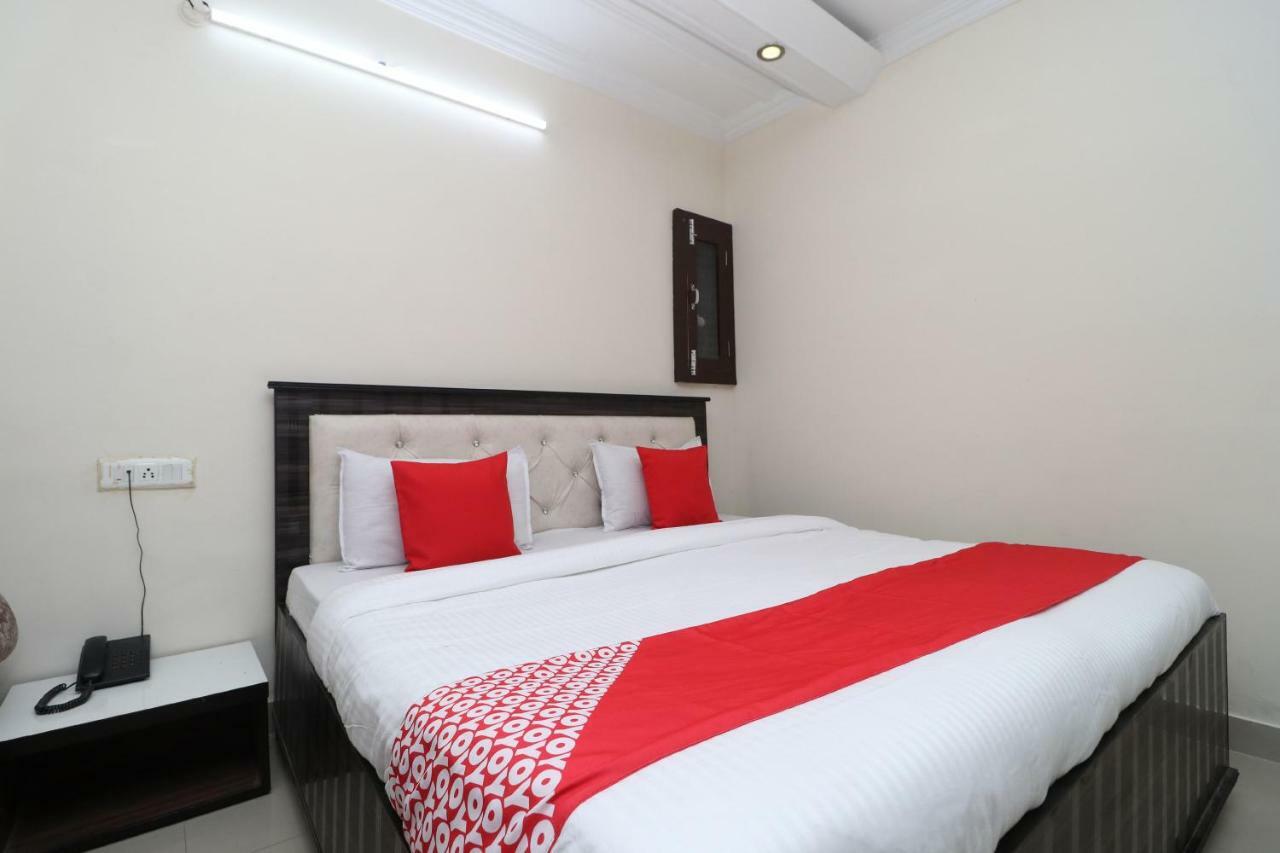Oyo 37721 Hotel Kings Pathānkot Buitenkant foto