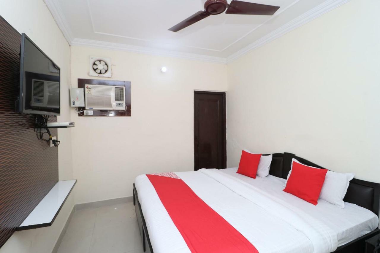 Oyo 37721 Hotel Kings Pathānkot Buitenkant foto