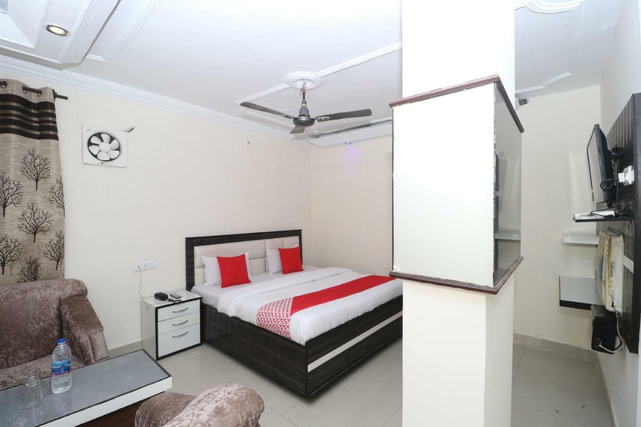 Oyo 37721 Hotel Kings Pathānkot Buitenkant foto