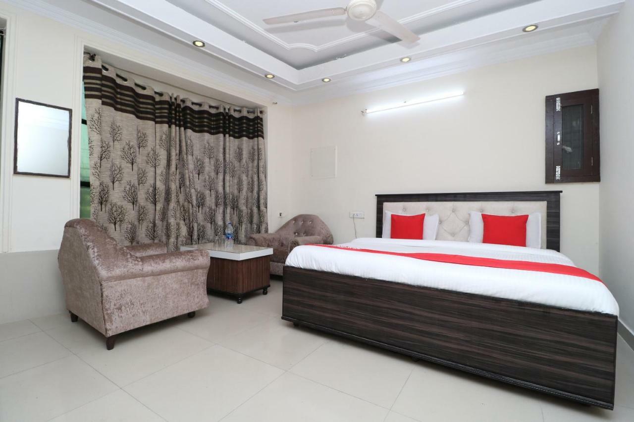 Oyo 37721 Hotel Kings Pathānkot Buitenkant foto