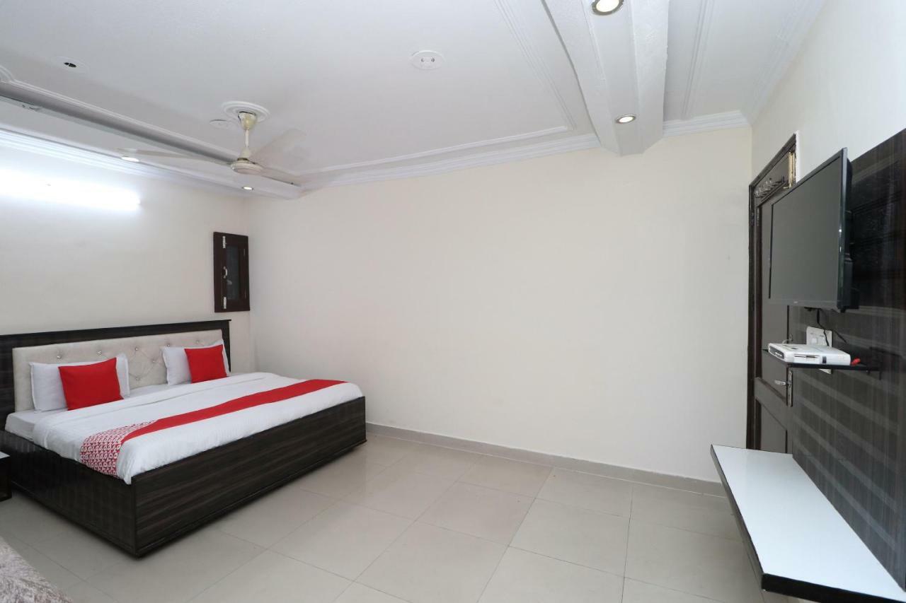 Oyo 37721 Hotel Kings Pathānkot Buitenkant foto