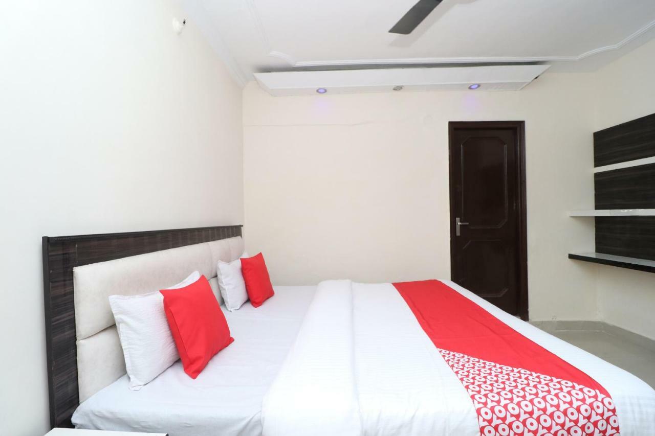 Oyo 37721 Hotel Kings Pathānkot Buitenkant foto