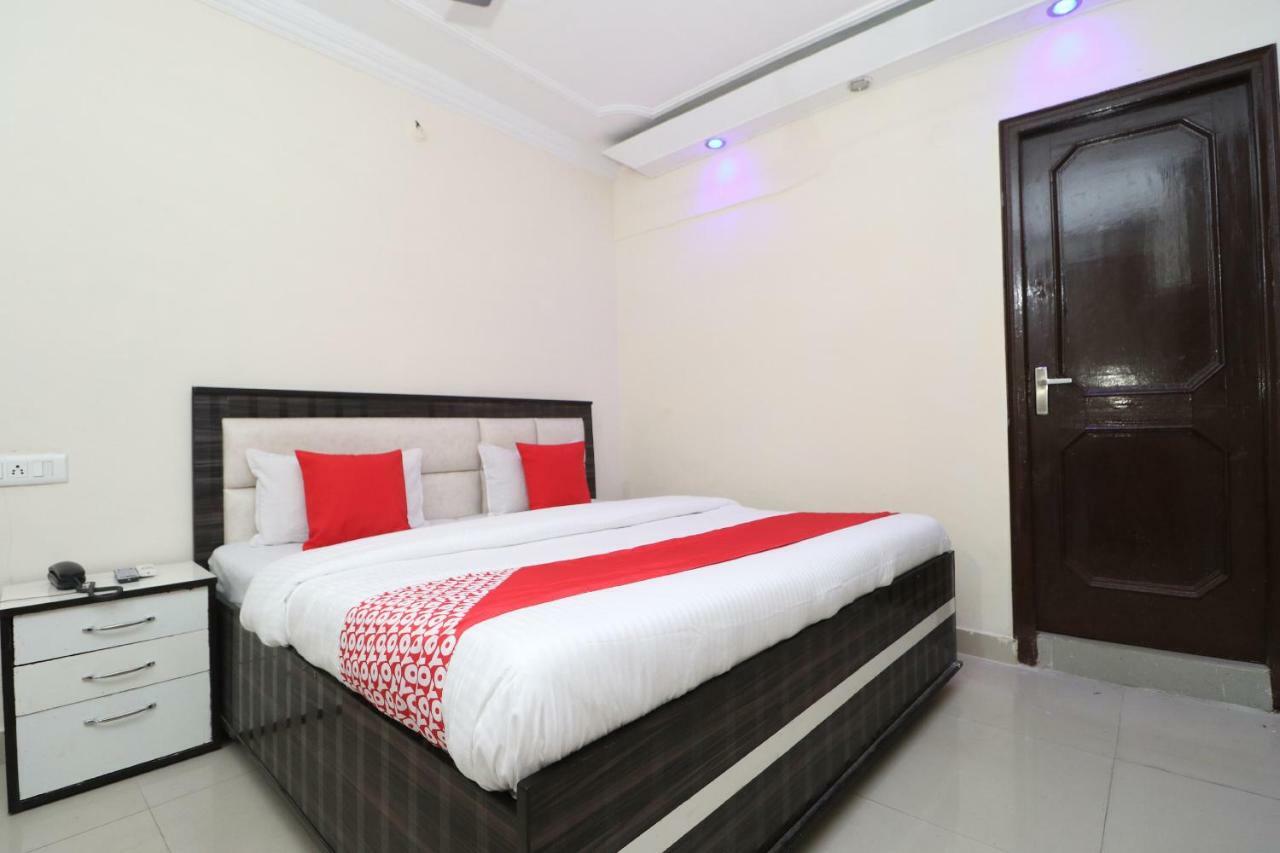 Oyo 37721 Hotel Kings Pathānkot Buitenkant foto