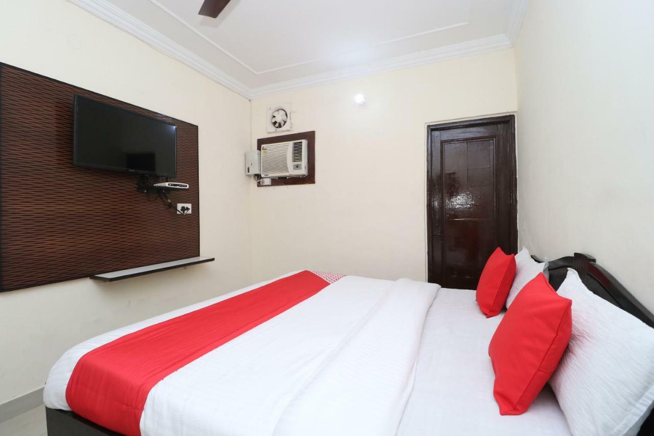Oyo 37721 Hotel Kings Pathānkot Buitenkant foto