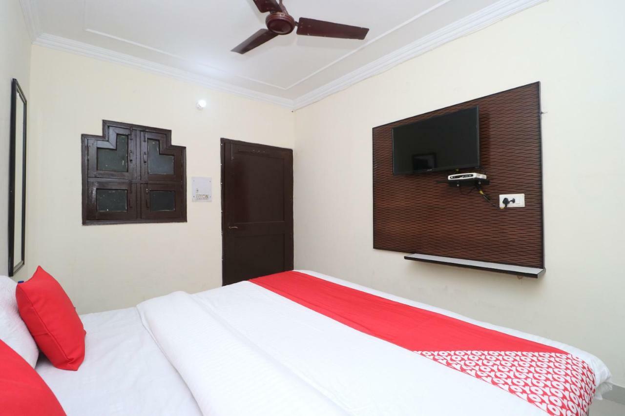 Oyo 37721 Hotel Kings Pathānkot Buitenkant foto